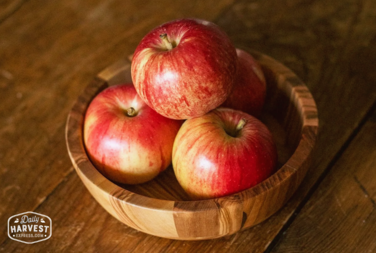 https://www.dailyharvestexpress.com/wp-content/uploads/2016/12/Gala-Apples-746x501.png