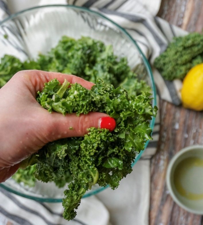 billede Legeme lille How to Make a Massaged Kale Salad | Daily Harvest Express